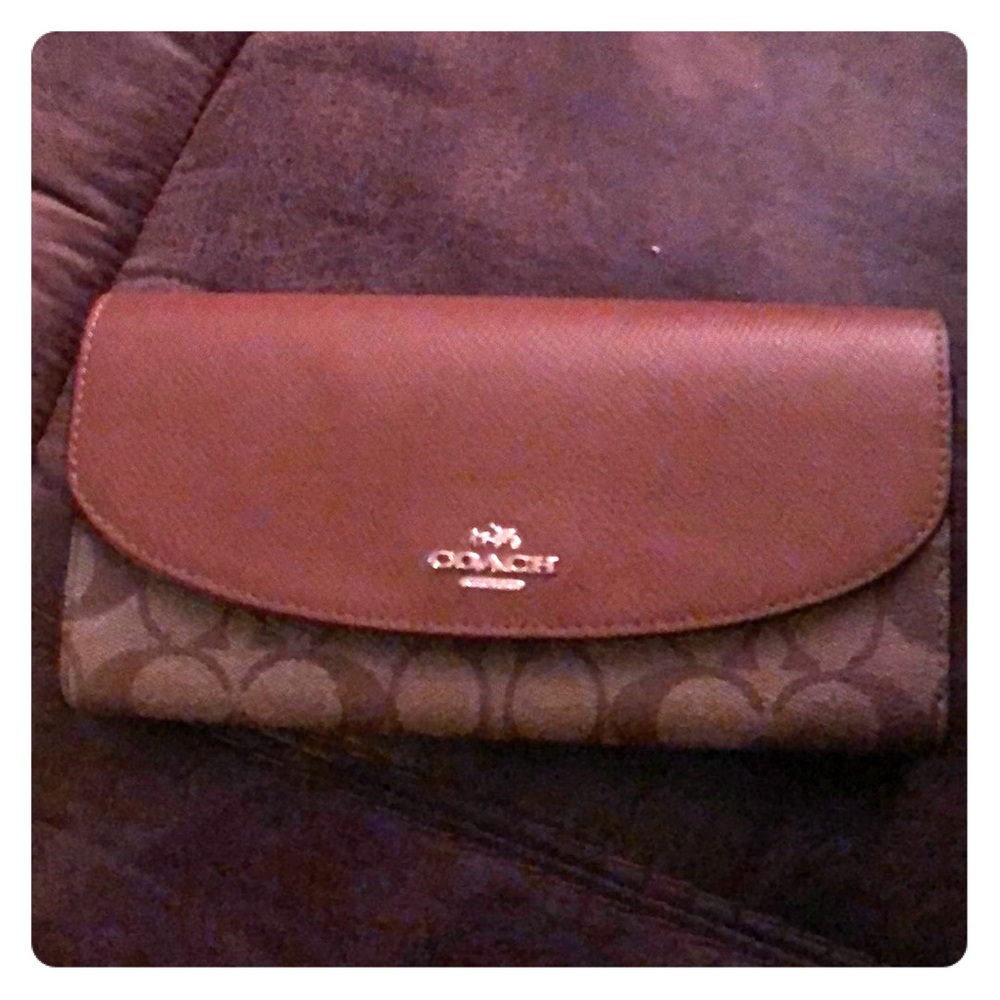 Coach wallet... NEVER USED!